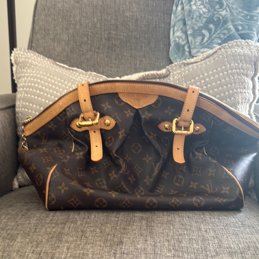 EUC Louis Vuitton Tivoli GM Brown Monogram Tote with Gold Accents